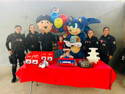 Mandito festeja su cumple años con seguridad publica 