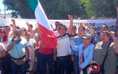 Acusa AMLO de politiquera a caravana de damnificados 