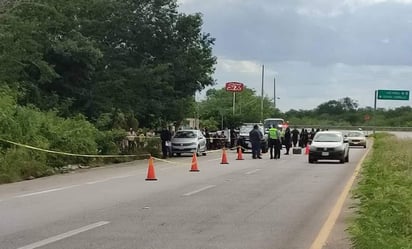 Hombre que esperaba su autobús muere, tras ser atropellado por camioneta en carretera Mérida-Chetumal