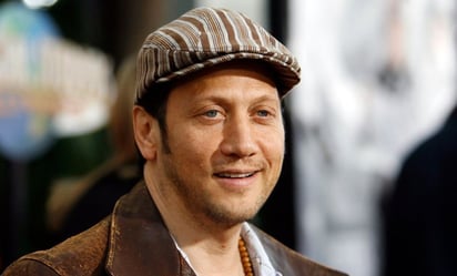 ¡Hay talento! Rob Schneider canta 'La Bikina' con mariachi, VIDEO se viraliza