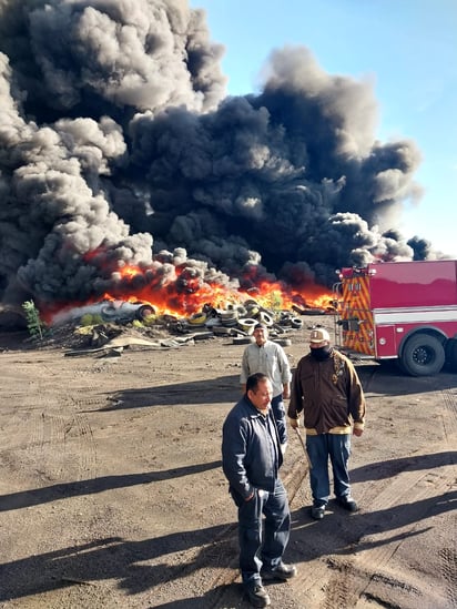 Bomberos: 'No vamos a arriesgar nuestras vidas para combatir un incendio si no hay pago'