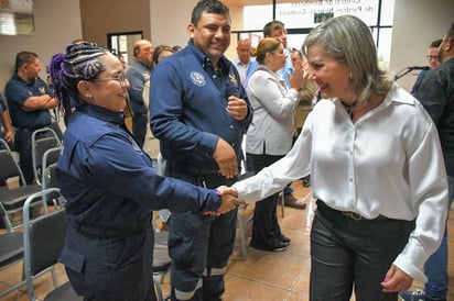 Agentes de SPM y Bomberos son reconocidos por su gran labor