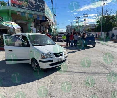 Violación de señal de alto provoca colisión en el Centro de Monclova