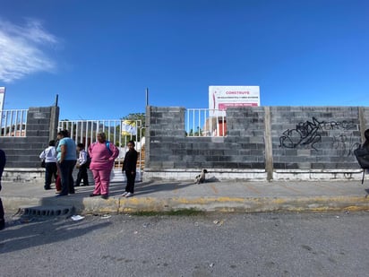 En Primaria de 'Colinas' niegan entrada a niños que no tienen uniforme 