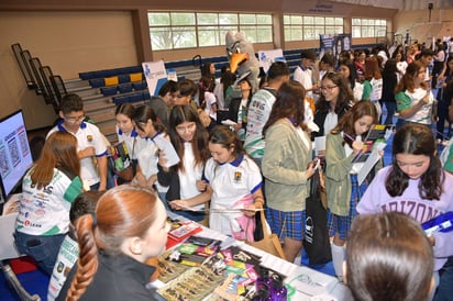 Estudiantes viven feria vocacional participan universidades 