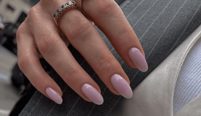 Uñas de malteada: la tendencia de manicure para el invierno 2023: ¿Te gustaría probar la tendencia de uñas para tus posadas y reuniones?