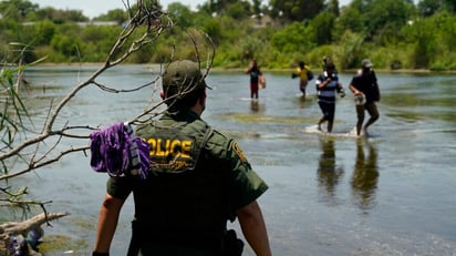 76 migrantes fallecen en su intento por llegar a EU; 53 son mexicanos