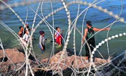 Trump planearía restablecer 'Quédate en México', grandes redadas, campos de detención y deportaciones masivas de migrantes: NYT