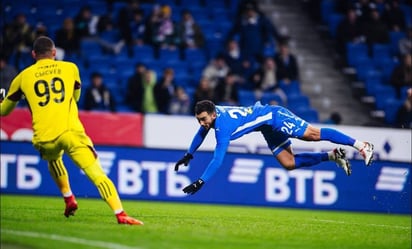 Luis Chávez vuelve a marcar un golazo en la liga de Rusia con el Dinamo de Moscú