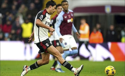 Raúl Jiménez vuelve a hacer un gol después de 612 días en la Premier League; lo anotó al Dibu Martínez