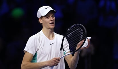 Jannik Sinner aplastó a Tsitsipas y se llevó tremenda ovación en las ATP Finals