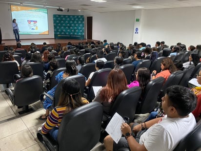 Estudiantes reciben pláticas de inducción previo a prácticas profesionales