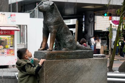 Japón conmemora el centenario de Hachiko, el perro que no dejó de esperar a su dueño