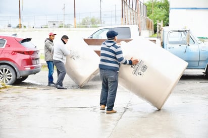 En Monclova se dio otra entrega  más de tinacos de manera exitosa