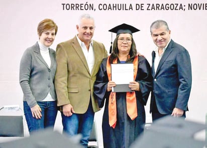 MARS encabeza graduación de 419 mujeres en Torreón