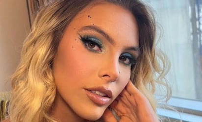 Lele Pons posa en delicado traje de baño blanco con cadenas