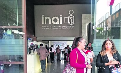 Celebra AMLO renuncia de funcionarios del Inai tras revelarse gastos en un table dance