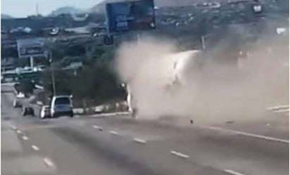 VIDEO: Volcadura de pipa provoca fila de 53 kilómetros y horas de espera en la México-Querétaro