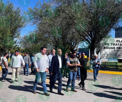 Planta tratadora de agua es recorrida por vecinos y alcalde de Monclova