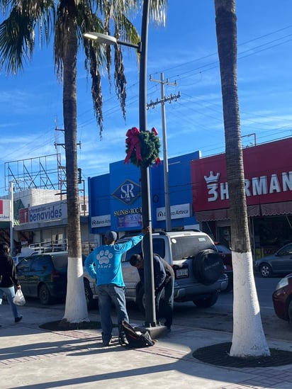 Presidencia inicia con la decoración navideña en la Plaza Principal