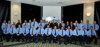 Departamento de Bomberos de Eagle Pass recibe reconocimiento y placa