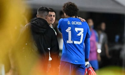 Guillermo Ochoa sale de cambio por Luis Malagón; negro primer tiempo de México