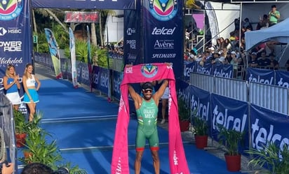 Crisanto Grajales conquista el Triatlón Xel-Há 2023: 
