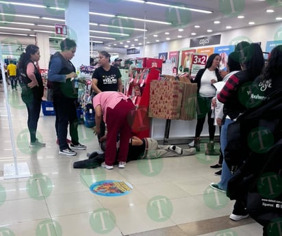 Adulto mayor sufre desmayo en tienda Del Sol de Monclova 