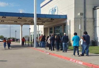 EP ofrece un delicioso banquete para celebrar el día de Thanksgiving