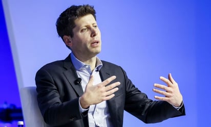 OpenAI, creadora de ChatGPT, está en conversaciones para recontratar a Sam Altman como CEO