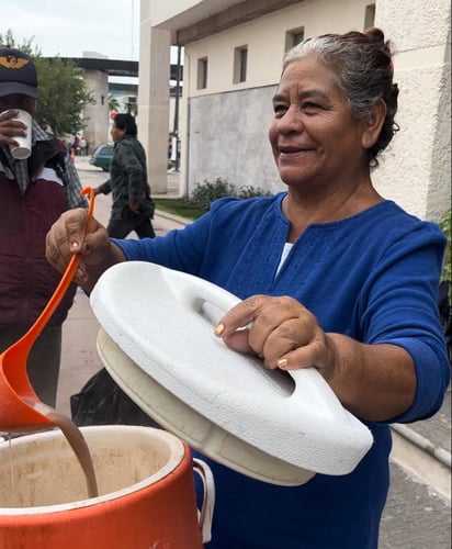 Alimentos calientes permiten a comerciantes repuntar ventas durante tiempo de frío 