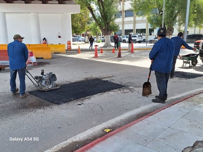 Cuadrillas atienden problemática con los baches de la ciudad 