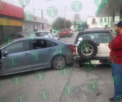 Mujer provocó choque en estacionamiento del Centro de Monclova