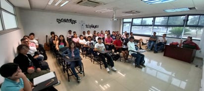 Hijos de obreros piden apoyo para  no abandonar la universidad 