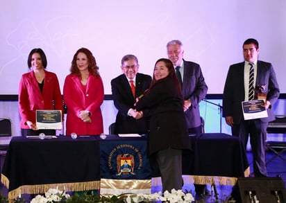 UAdeC entrega premio cultural del 2023 