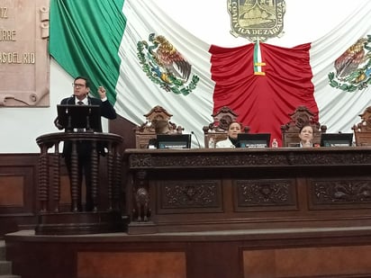 Rinde informe Fiscal ante diputados