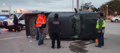 Jovencito vuelca debido a su inexperiencia al volante