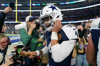 ¡Hambre de Triunfo! Dak Prescott celebró anotación de los Cowboys comiendo pavo.