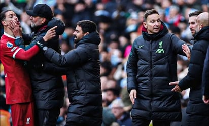 VIDEO: El tenso cruce entre Pep Guardiola y Darwin Núñez al terminar el partido entre Manchester City y Liverpool