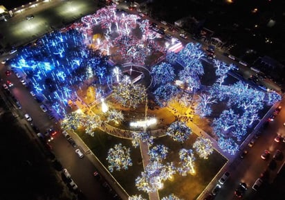 Las luces de la Plaza San Juan en EP, ya fueron encendidas 