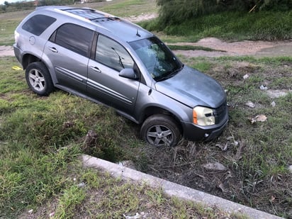 Sujeto cae a vado y abandona su unidad 