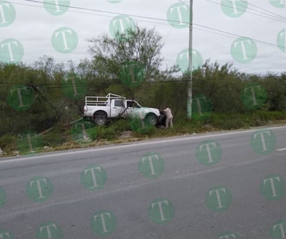 Adulto mayor vuelca en la carretera 30