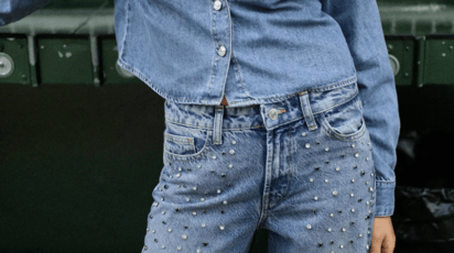 Descubre los jeans con detalles brillantes: la prenda imprescindible para estas fiestas navideñas:  Te presentamos las mejores opciones que marcan la diferencia.