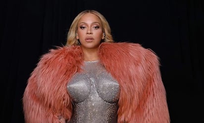 Acusan a Beyoncé de blanquearse la piel y su madre sale a defenderla