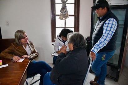 Habitantes del Ejido Piedras Negras reciben programa social y audiencias públicas