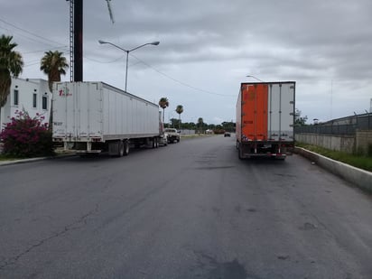 Cruce ágil de tráileres en el Puente Dos