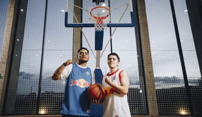 ¡No son buenos nada más en freestyle! Aczino y Gazir lideraron las retas de baloncesto