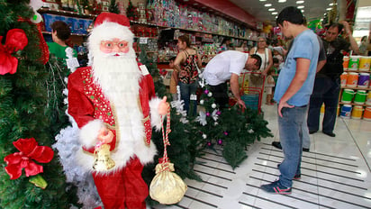 Costos de la Navidad; familias invierten en decorar su hogar