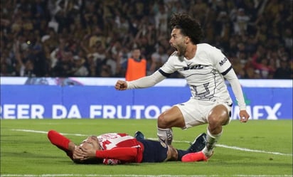 Pumas elimina a Chivas de la mano de César Huerta y avanza a los cuartos de final