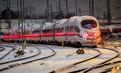 Lluvia helada deja 3 muertos en accidentes en Alemania; suspende vuelos en Múnich